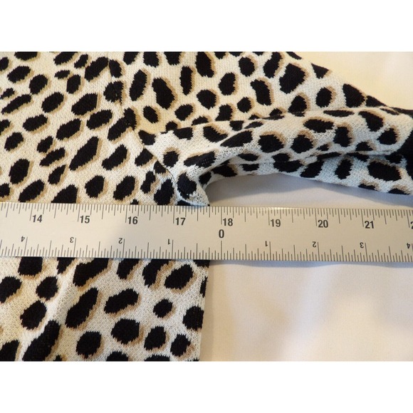 Ann Taylor Medium Cheetah Print Sweater Tee Medium Short Sleeve Big Cat Animal - Picture 6 of 8